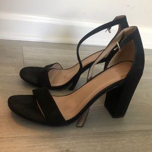 Black chunky simple heels